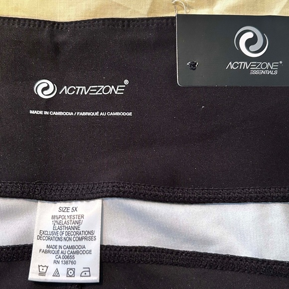 NEW PHOTOS! CAPRI LEGGINGS, BLUES/WHITE/BLACK, SIZE 5X, MOISTURE WICKING, PULL - Picture 9 of 16